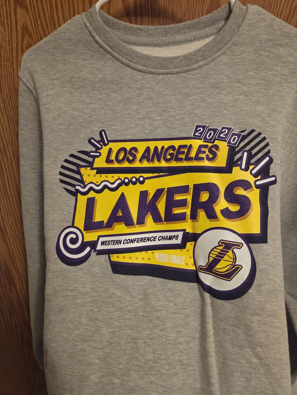 Los Angeles Lakers Crewneck Sweatshirt Sz Medium Men's NWOT NBA - Picture 2 of 5